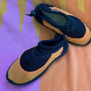 Tru-Fit Boy Girl Water Shoes Size 2 Youth . Foot 8”